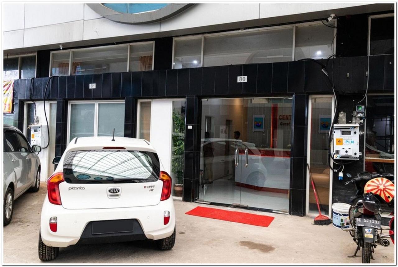 RedDoorz Plus @ Centrium Katamso Medan Bagian luar foto
