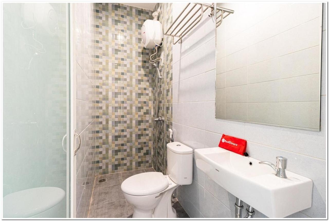 RedDoorz Plus @ Centrium Katamso Medan Bagian luar foto