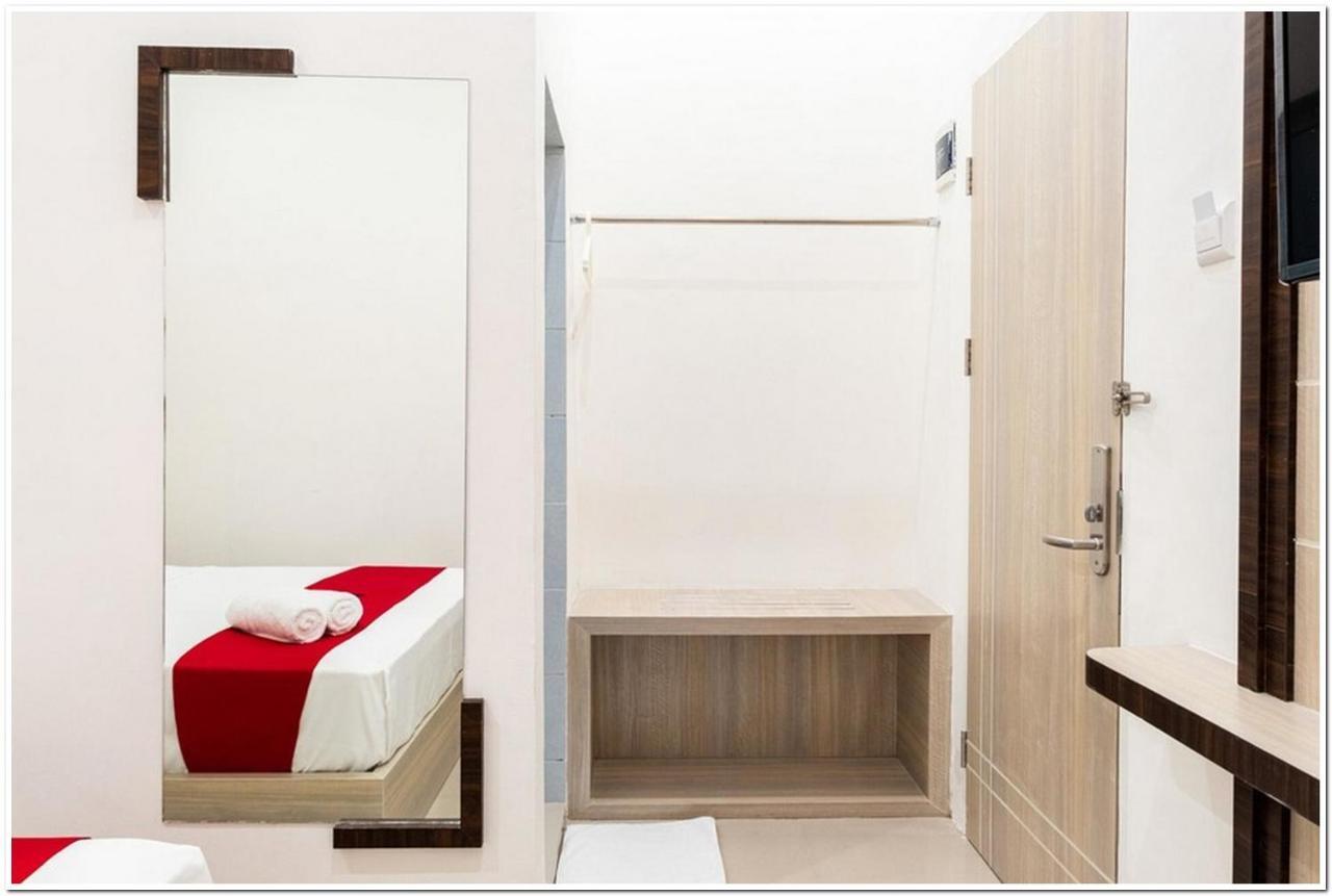 RedDoorz Plus @ Centrium Katamso Medan Bagian luar foto