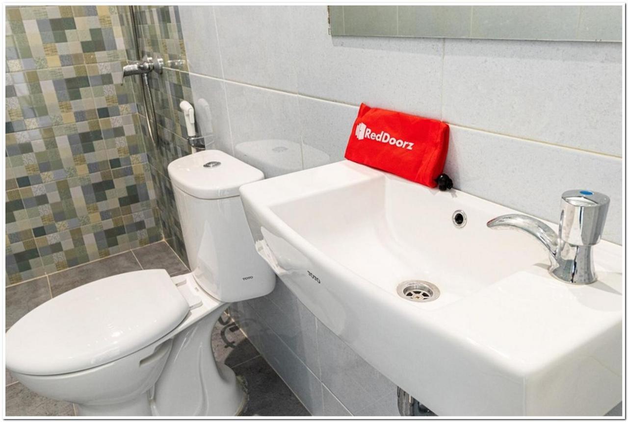 RedDoorz Plus @ Centrium Katamso Medan Bagian luar foto